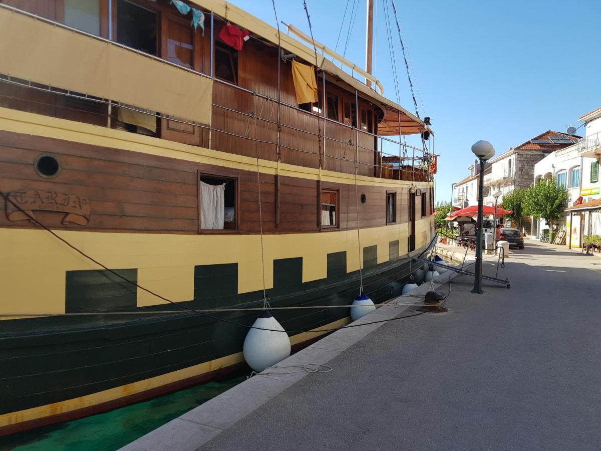 Boat & Breakfast Hotel Умаг Екстериор снимка